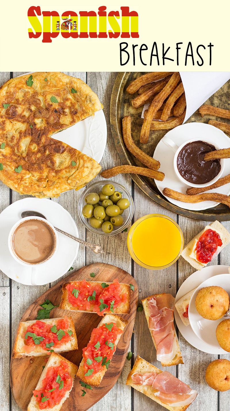 ¡Una mirada al tradicional desayuno español que incluye la famosa tortilla de papas, churros y chocolate caliente, y una gran variedad de deliciosos sándwiches!