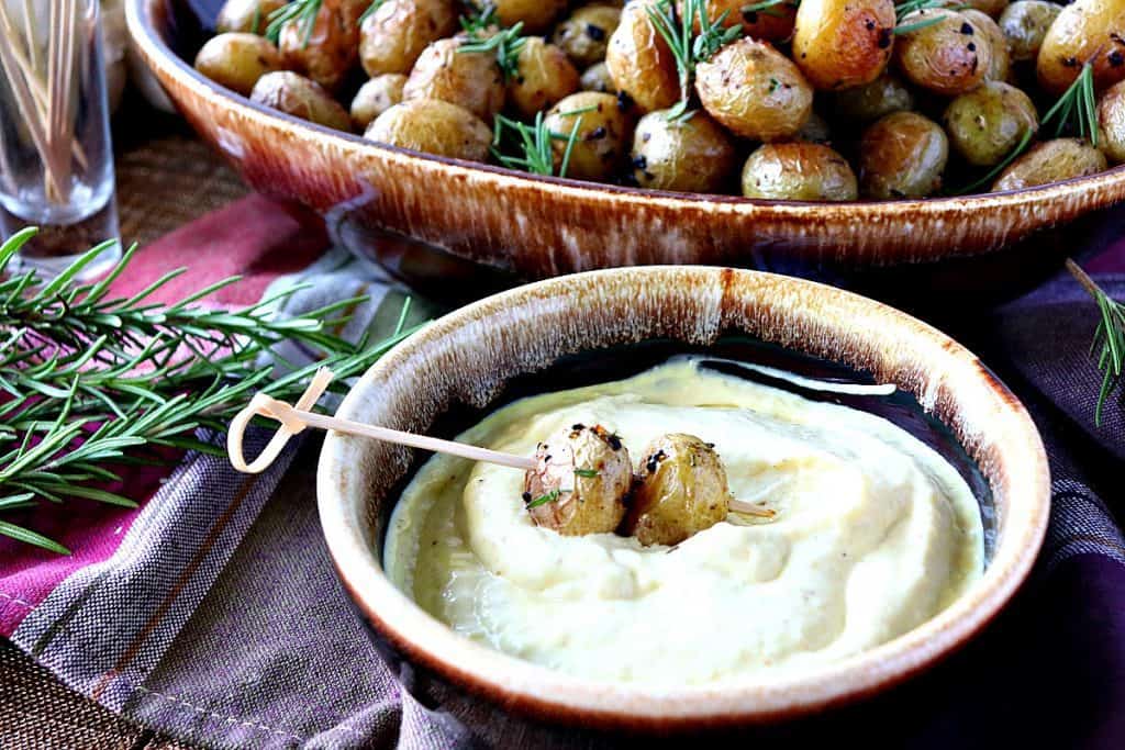 Patatas asadas para bebés con ajo y hierbas frescas - kudoskitchenbyrenee.com