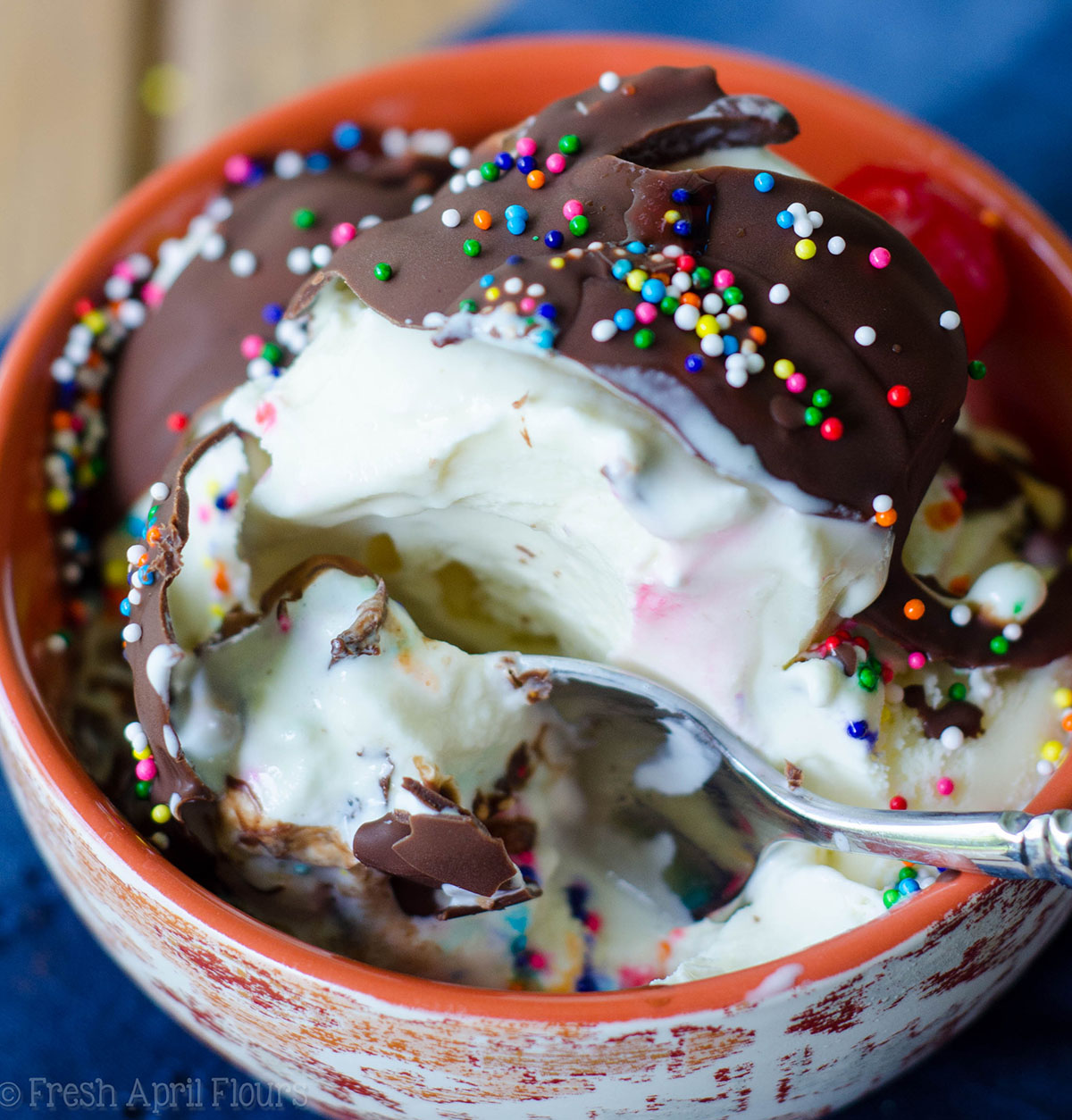 Homemade Magic Shell: And easy, 3-ingredient recipe for magic shell you can make at home. Bring on the sundaes!