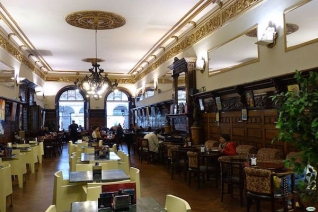 5 increĂbles bares histĂłricos en santiago de compostela
