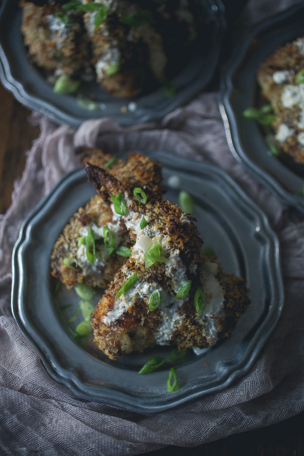 Estas alitas de pollo frescas combinan una deliciosa salsa de yogur griego con una crujiente corteza de panko. &iexcl;Son sabrosos, crujientes y totalmente deliciosos!