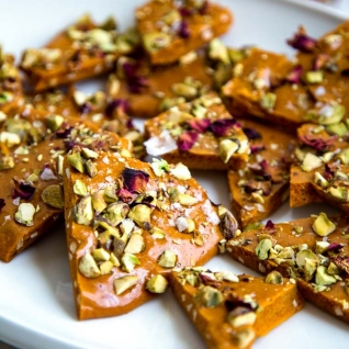 Almendra persa y pistacho frágil