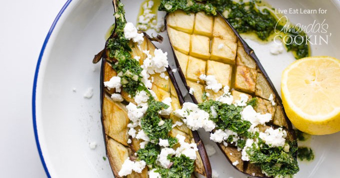 Berenjenas Asadas con Salsa de Menta y Hierbas