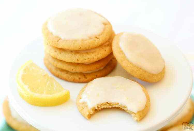 GALLETAS DE MANTEQUILLA DE LIMÓN - Mantequilla con un acompañamiento de pan