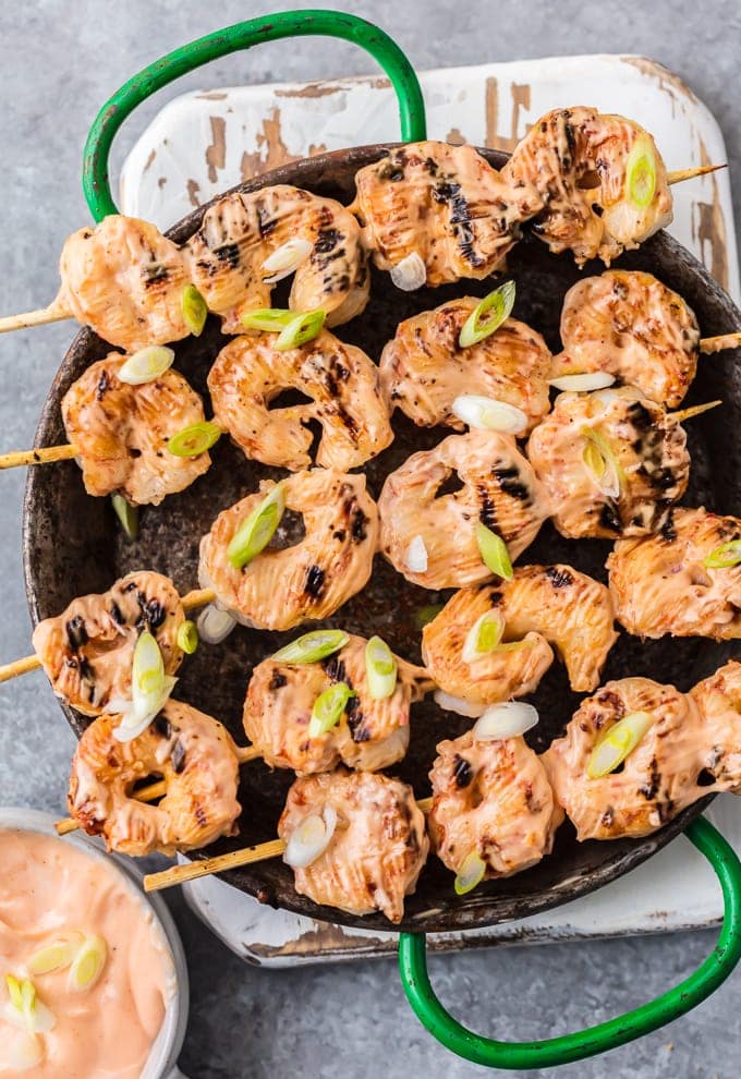 &iexcl;Esta RECETA DE CAMARONES BANG BANG est&aacute; cargada de sabor pero baja en calor&iacute;as! Es una versi&oacute;n delgada del popular aperitivo Bonefish Grill y te encantar&aacute; la salsa picante pero cremosa de bang bang. Delicioso, f&aacute;cil y ansioso. Este es un delicioso aperitivo o cena que toda la familia pedir&aacute; una y otra vez. &iexcl;Esta receta flaca de camarones Bangcat de Bangcat ser&aacute; un favorito saludable instant&aacute;neo para tu familia!