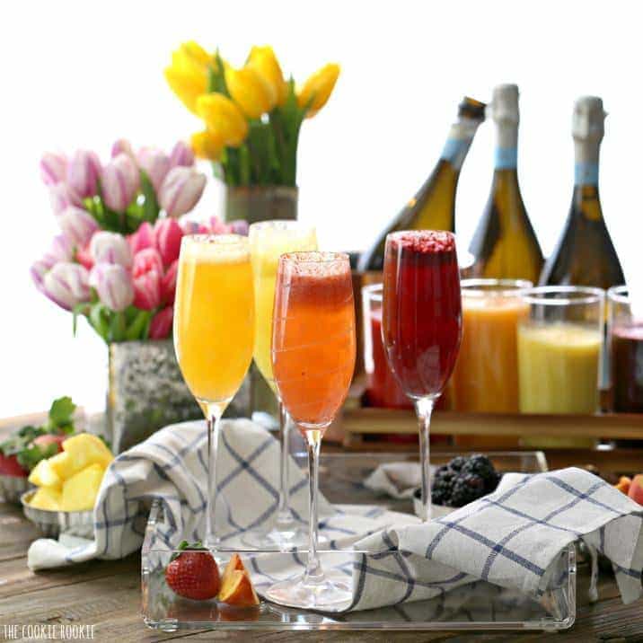 Bar Bellini hecho en casa hecho f&aacute;cil con pur&eacute;s de frutas y Prosecco! Puede usar agua con gas para un sabroso brunch o desayuno sin alcohol. Muy divertido y sabroso! El