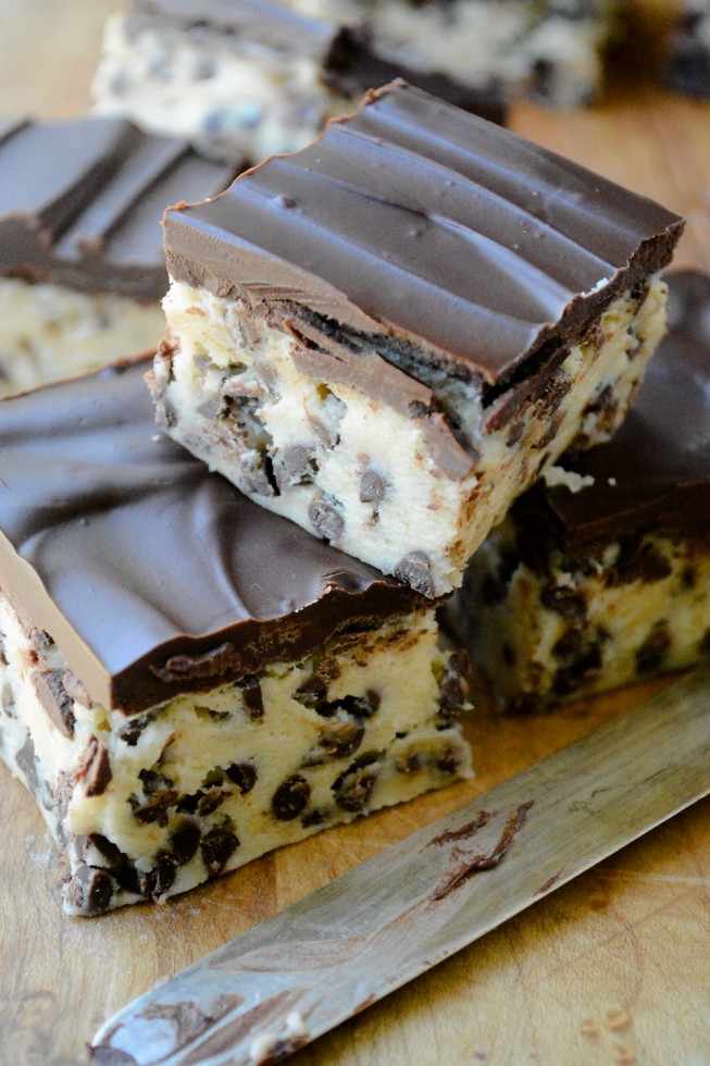 Barras de masa para hornear galletas con chispas de chocolate sin hornear