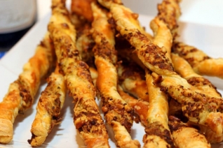 Palitos de queso de piñones y piñones