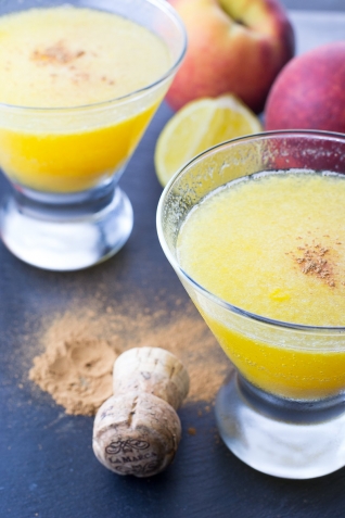 Bellini de durazno fresco [con canela]
