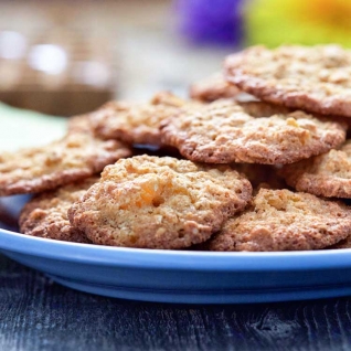 Galletas de avena recién hechas de albaricoqu