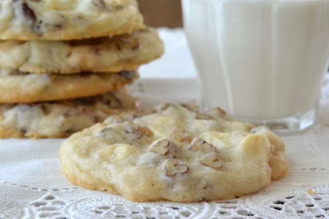 Galletas de mantequilla de pacanas con chispas de chocolate blanco