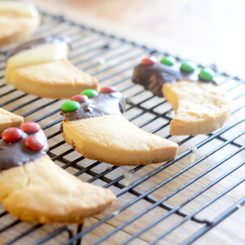 Galletas de mantequilla ba&ntilde;adas en chocolate
