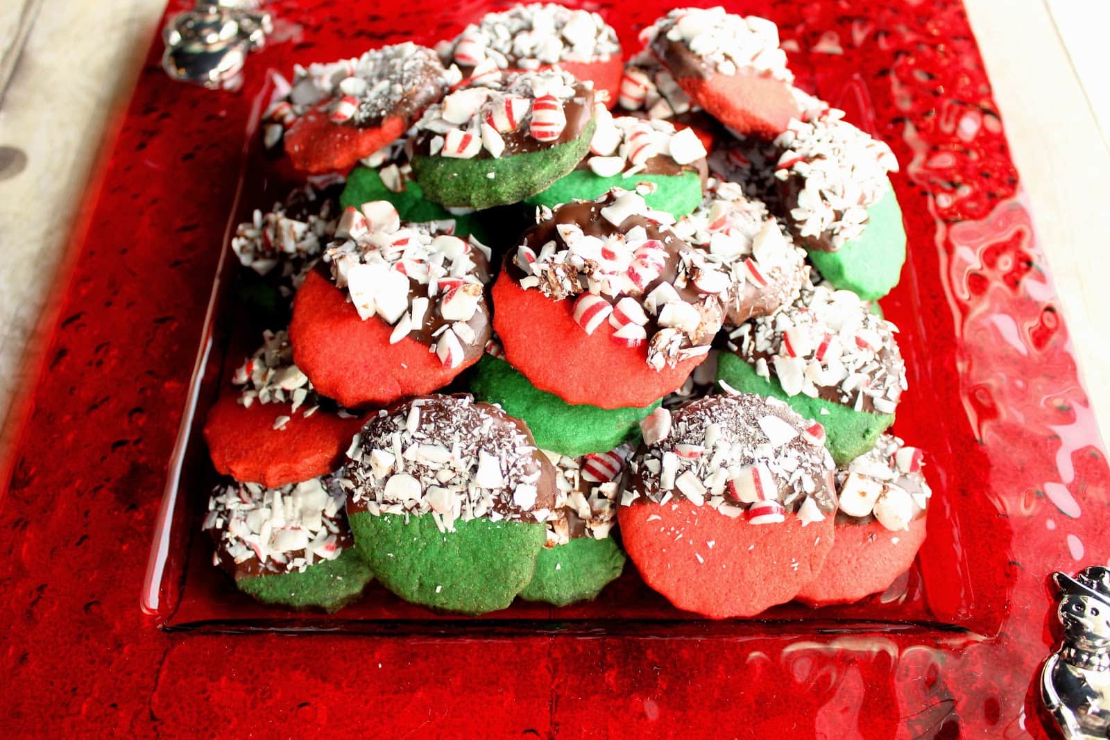 Galletas de mantequilla de menta bañadas en chocolate
