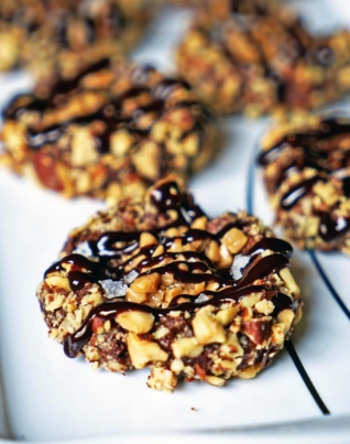 Galletas De Huella De Chocolate De Almendra Roca