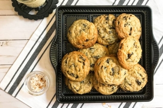 Galletas de chispas de chocolate con nueces de macadamia y coco Royale