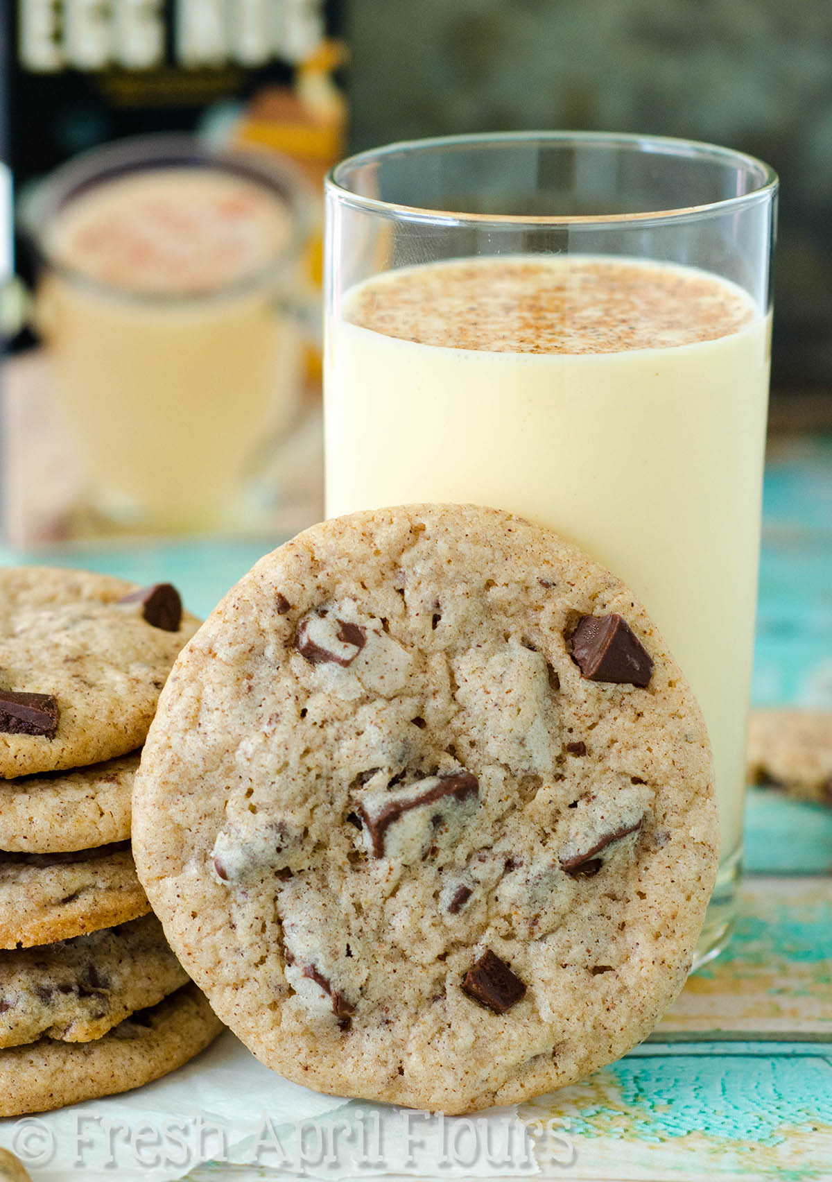 Galletas de chocolate y trozos de ponche de huevo