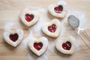 Galletas Linzer De San Valentín En Forma De Corazón