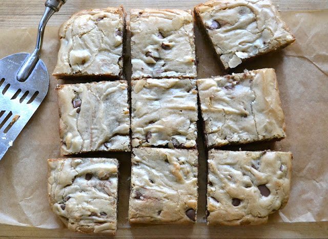 Blondies au beurre d'arachide et aux pépites de chocolat