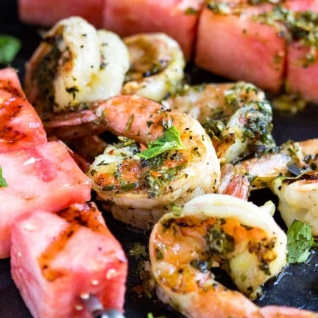 Brochetas De Sandia Y Camarones A La Parrilla