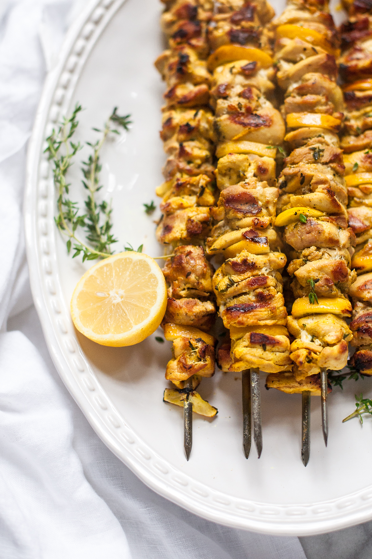 Brochettes de poulet au citron grillées -