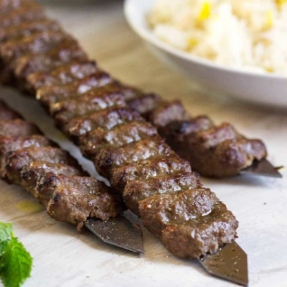 Brochetas De Carne Y Cordero
