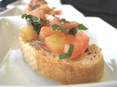 Bruschetta à l'ail entier rôti