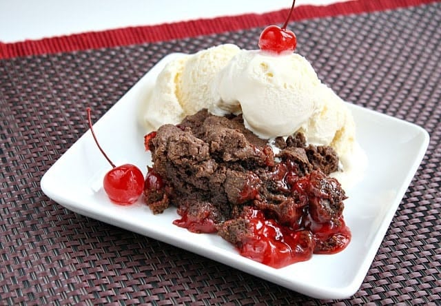 COBBLER DE CEREZA DE CHOCOLATE