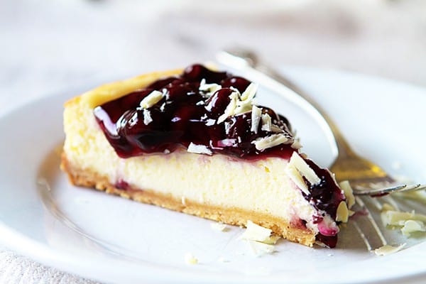 Pastel de queso con arándanos