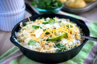 Chili De Pollo Blanco Con Albahaca Tailandesa Y Cilantro