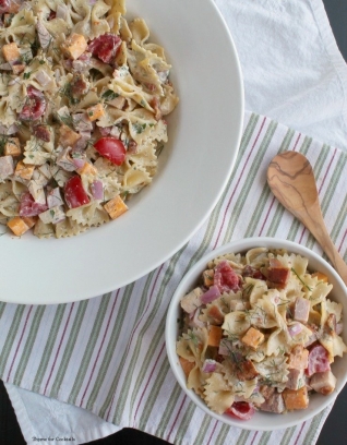 Club de ensalada de pasta a plena carga