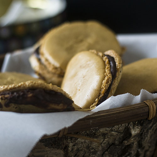 Cómo hacer macarrones de almendra rellenos de chocolate