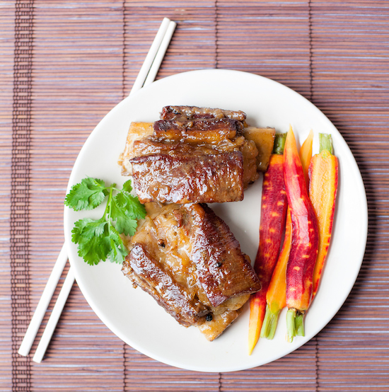 Kratiem Prik Thai Costillas Cortas Con Zanahorias Rápidas En Escabeche