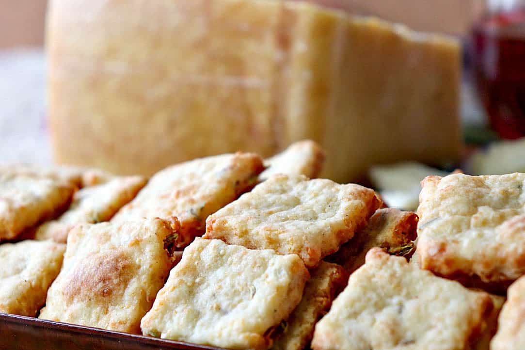 Golden Crispy Parmigiano-Reggiano Parmesan Fennel Crackers - kudoskitchenby.com