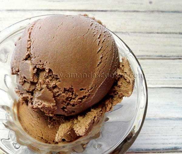Helado de cerveza de ra&iacute;z