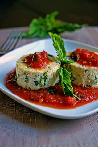 Tortitas De Polenta Con Tomate Y Espinaca Asado Lento