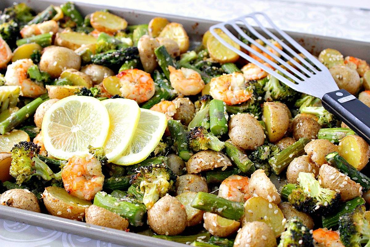 Hoja Pan LimĂłn Ginger Camarones Con Veggies Y Patatas