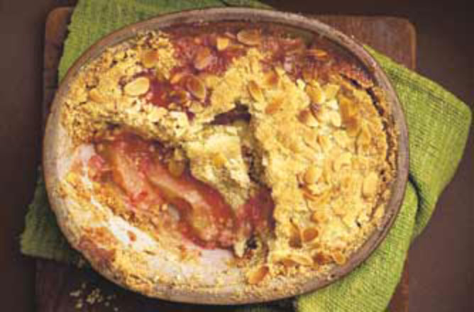 Crumble aux poires, aux pommes et aux framboises Une assiette chaude d'aliments réconfortants est imbattable en ces froids mois d'hiver. Pourquoi ne pas déguster un copieux pudding croquant à la poire, à la pomme et à la framboise? Servir chaud ou froid avec de la crème ou de la crème anglaise.