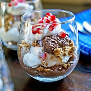 Postres de chocolate y mousse de chía