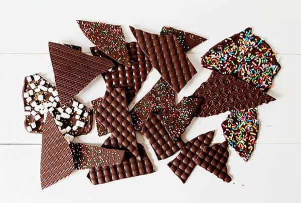 &iexcl;Corteza de chocolate con incre&iacute;bles patrones en la parte posterior! &iexcl;Tan f&aacute;cil de hacer!