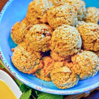 Falafel De Azafrán Al Horno Con Salsa De Tahini De Naranja