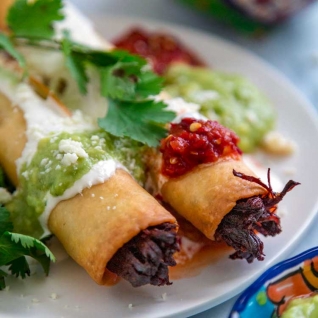 Flautas Crujientes De Carn