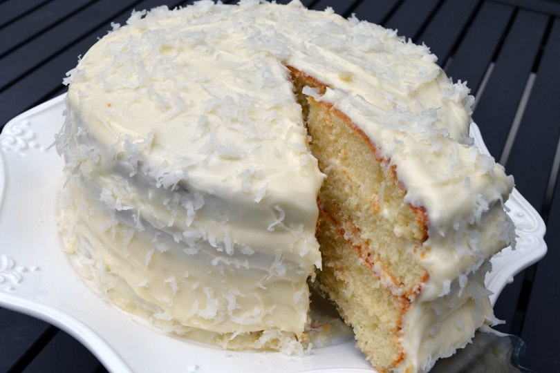 Pastel de coco sin gluten de 4 capas y la gran comida