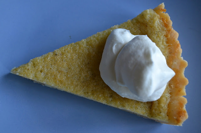 Pastel de suero de vainilla y suero de leche