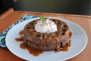 Pastel de chocolate con mantequilla de maní