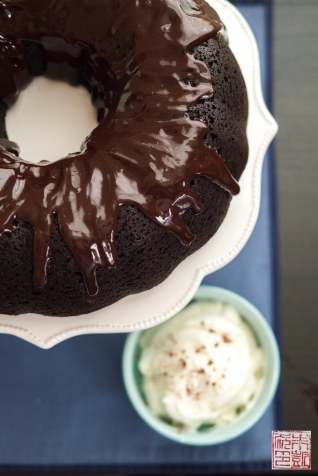 Theo Chocolate Stout Cake con crema batida de menta