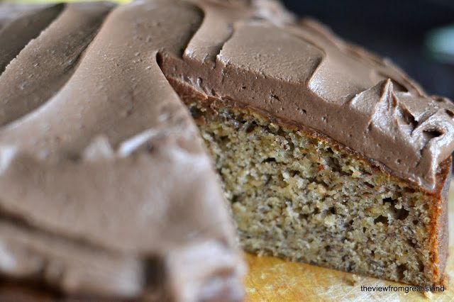 Pastel de pl&aacute;tano con crema de mantequilla Nutella, en rodajas