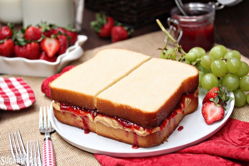 Pastel de sándwich de mantequilla de maní y mermelada