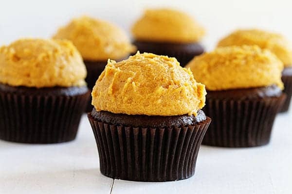 &iexcl;El cupcake de chocolate perfecto con crema de mantequilla y calabaza!