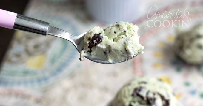 This ultra delicious homemade mint chocolate chip ice cream truly is oh so dreamy! Indulge with this smooth and creamy homemade ice cream recipe tonight!