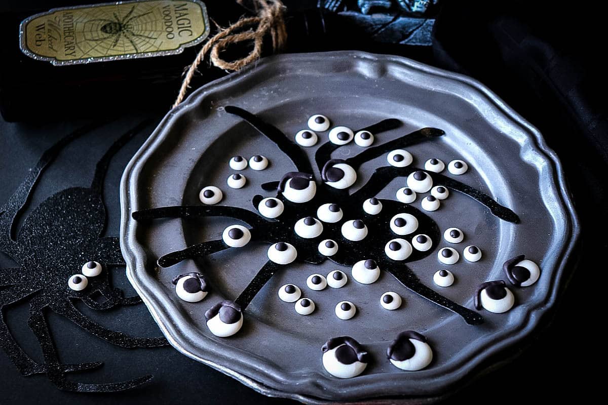 Homemade Royal Icing Eyeballs - kudoskitchenby.com